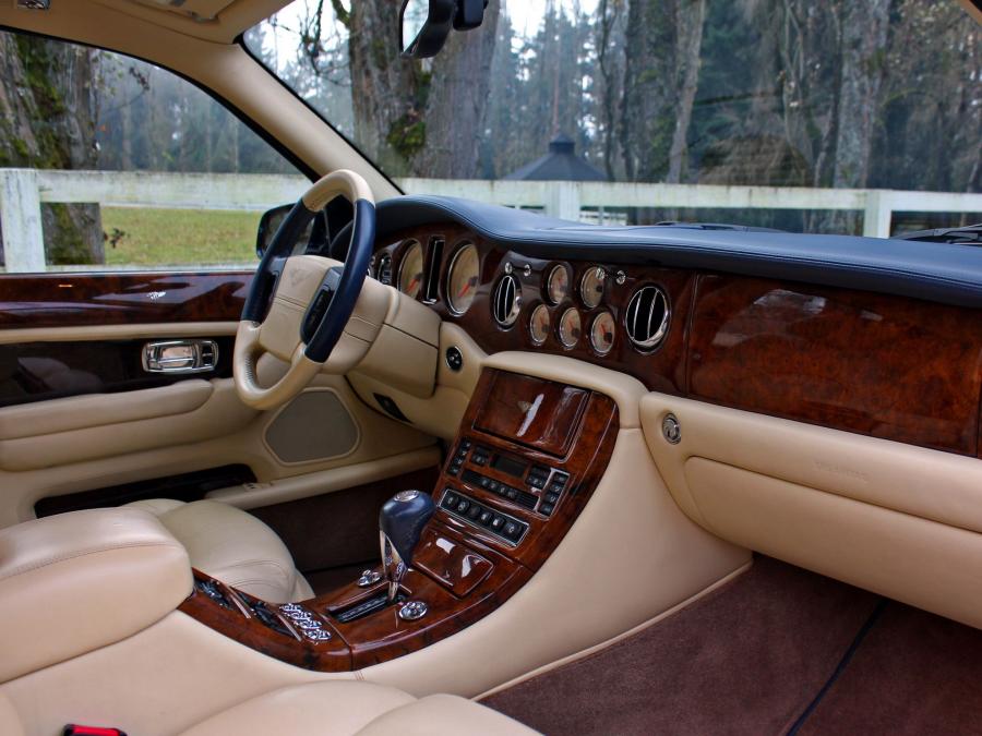 Интерьер Bentley Arnage Red Label 1999 года  (NA) (фото 3 из 7)